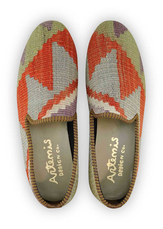 The Artemis Men's Loafers exude a vibrant blend of colors, featuring orange, green, white, grey, and lilac. These loafers artfully combine the energy of orange and green with the freshness of white, softened by the neutrality of grey and delicate touches of lilac. The result is a harmonious and lively color combination that exudes confidence and modern style. (Front View)