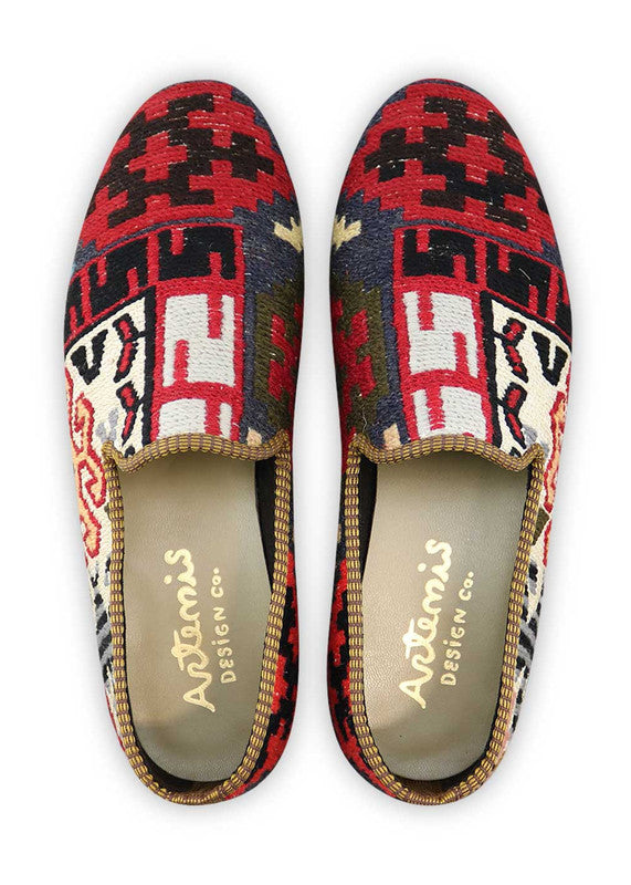 Artemis Design & Co Men's Loafers redefine casual sophistication with a vibrant color palette of black, red, blue, green, cream, orange, white, pink, and grey. Meticulously crafted, these loafers seamlessly blend bold and neutral tones, creating a versatile and stylish footwear option. (Front View)
