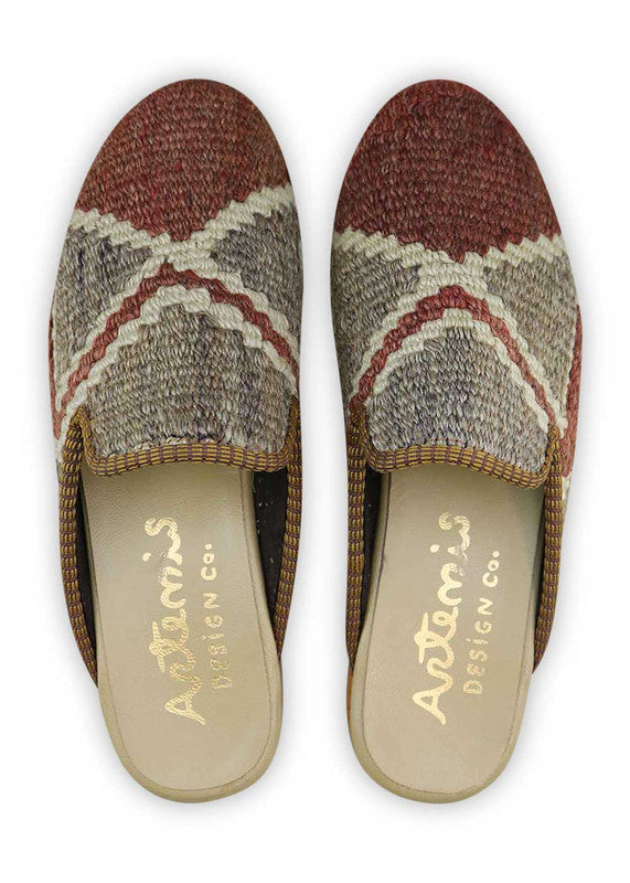 The Artemis Men's Slippers feature a classic color combination of maroon, grey, and white. These slippers offer a timeless blend of bold and neutral tones, creating a versatile and stylish look. (Front View)