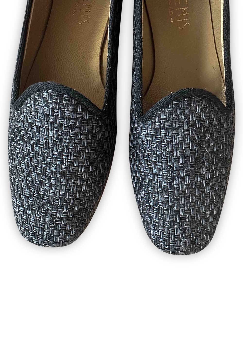 Artemis Design Co's Women's woven loafers in charcoal black offer a blend of elegance and comfort. Crafted with meticulous attention to detail, these loafers feature a woven design that adds texture and sophistication to any outfit. The charcoal black color lends a timeless and versatile appeal, perfect for both casual and formal occasions. (Front View)