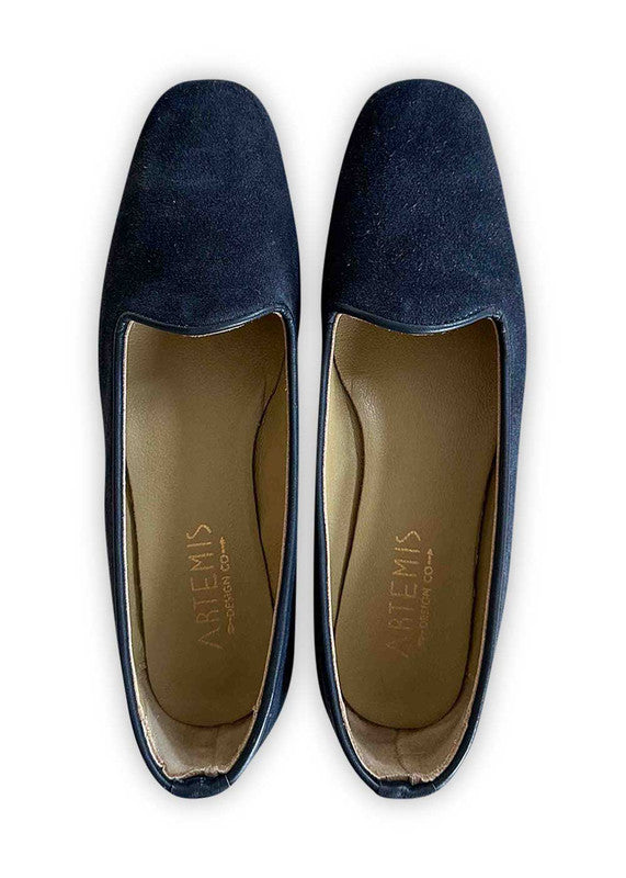 Artemis Design Co's Women's Suede Loafers in blue offer a timeless blend of elegance and versatility. Crafted from luxurious suede material, these loafers exude sophistication and comfort. The serene blue hue adds a touch of understated charm, making them suitable for various occasions, from casual outings to more formal events. (Front View)