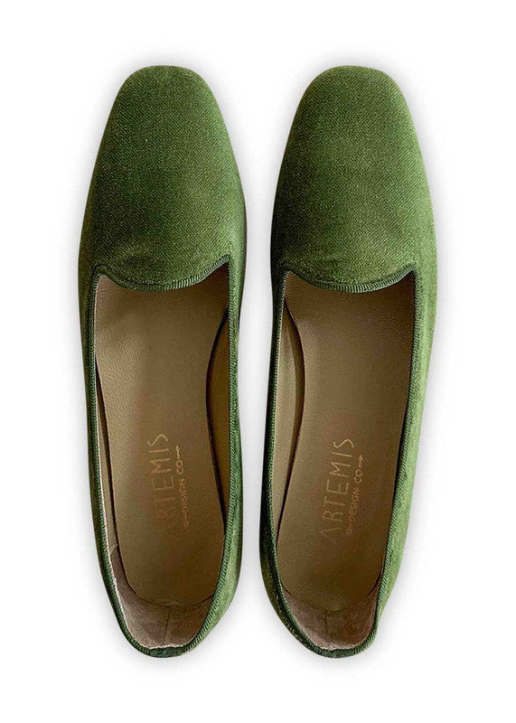  Artemis Design Co's Women's Loafers in army green epitomize chic utility with a touch of sophistication. Crafted with meticulous craftsmanship, these loafers boast a sleek design and a comfortable fit. The subdued army green hue adds an understated yet stylish element to any ensemble, making them versatile for both casual outings and more formal occasions. (Front View)