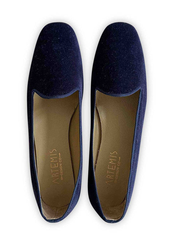 Artemis Design Co's Women's Suede Loafers in blue embody timeless elegance with a contemporary twist. Crafted from luxurious suede material, these loafers exude sophistication and comfort. The serene blue hue adds a touch of understated charm, making them versatile for various occasions, from casual outings to more formal events. (Front View)