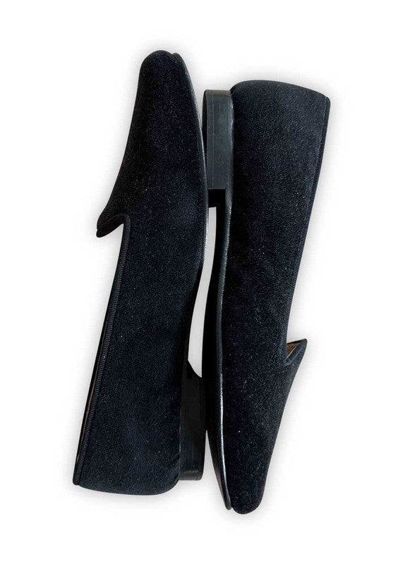 Artemis Design Co's Women's Suede Loafers in black offer a timeless blend of sophistication and comfort. Crafted with luxurious suede material, these loafers exude elegance and versatility. The sleek black hue adds a classic touch, making them suitable for various occasions, from casual outings to more formal events. With their refined silhouette and attention to detail, these loafers are a staple addition to any woman's wardrobe, providing style and comfort with every step. (Side View)