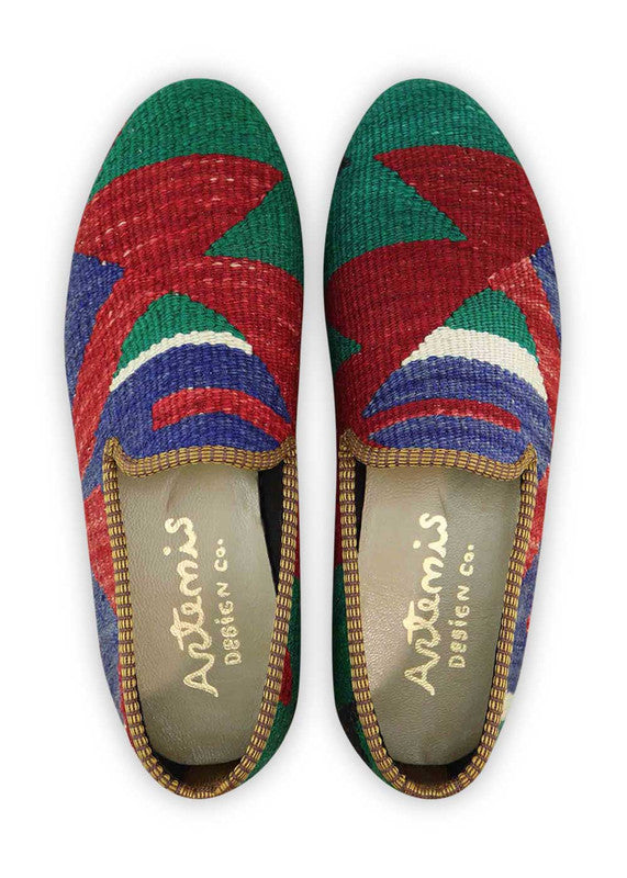 Artemis Design & Co Men's Loafers offer a wide range of color combinations, including green, black, red, blue, and white. These stylish loafers are designed with premium materials for superior comfort and durability. Whether you're dressing up for a formal occasion or going for a casual outing, these loafers are the perfect choice to express your unique sense of style.  (Front View)