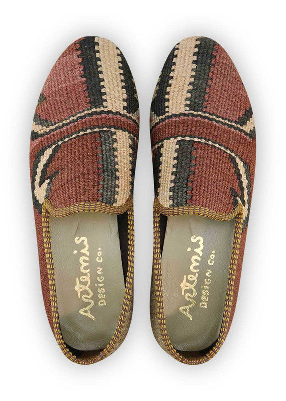 Artemis Design & Co Men's Loafers are a versatile and stylish choice for men, available in a range of attractive color combinations. These loafers come in elegant shades of brown, black, peach, grey, and red, allowing you to effortlessly match them with any outfit. Crafted with premium materials, these loafers offer exceptional comfort and durability, making them perfect for both formal occasions and casual outings. (Front View)