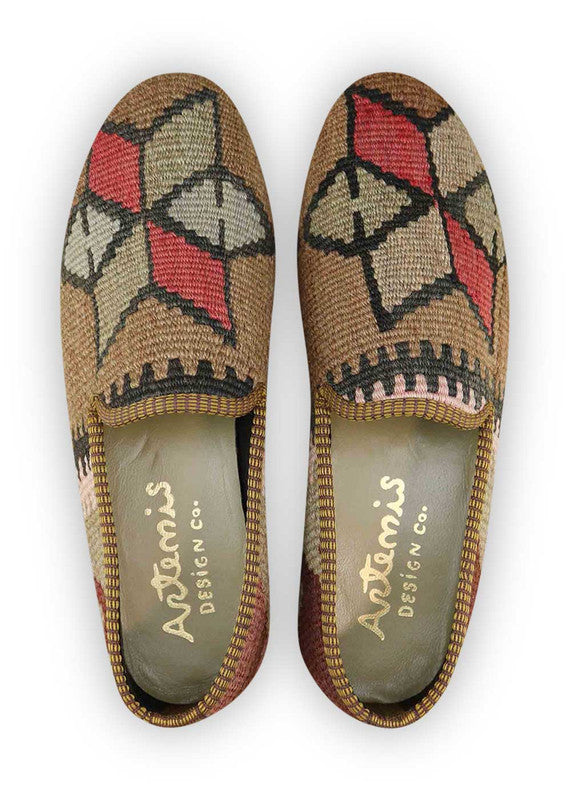 The Artemis Design& Co Men's Loafers are a perfect blend of style and comfort. These loafers are available in a stunning color combination of brown, pink, black, red, grey, and maroon. Crafted with premium quality materials, these shoes are built to last and provide maximum comfort throughout the day.  (Front View)