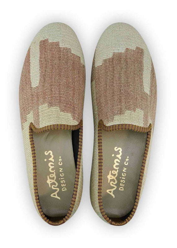 The Artemis Men's Loafers exude subtle sophistication with a color palette that combines cream, light brown, and light blue. These loafers seamlessly blend the neutral tones of cream and light brown with the calming hues of light blue, creating a harmonious and understated color combination. (FrontView)