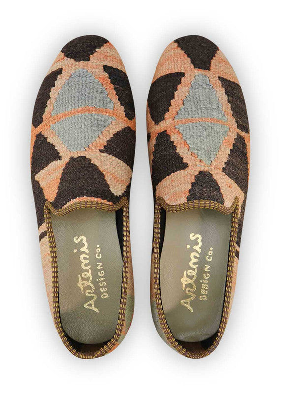 The Artemis Men's Loafers showcase a striking blend of colors, including orange, black, grey, and fuchsia. These loafers elegantly combine the boldness of orange and black with the subtle tones of grey, all accented by the vibrant pops of fuchsia. The result is a balanced and dynamic color combination that exudes both confidence and modern style. (Front View)