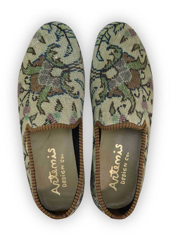 The Artemis Men's Loafers offer a tasteful mix of colors, including khaki, blue, black, and green. These loafers expertly blend the neutral charm of khaki with the calming hues of blue and green, accented by the timeless appeal of black. The result is a balanced and versatile color combination that exudes a modern and sophisticated style. (Front View)