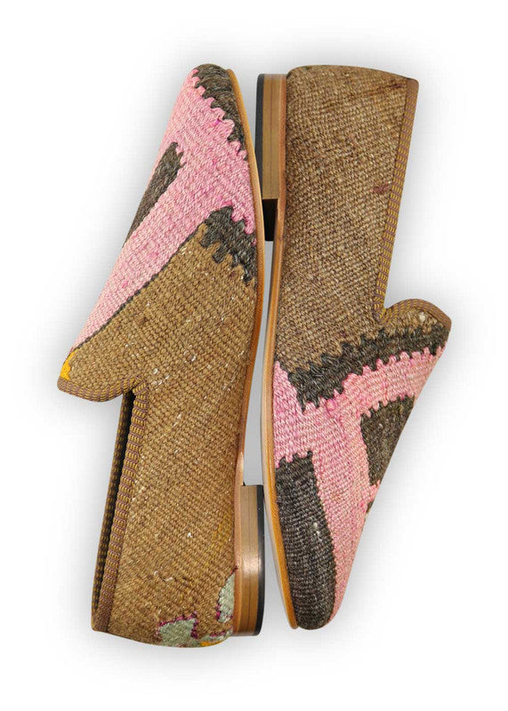 Artemis Design Co. Men's Loafers showcase a refined color palette, blending shades of pink, dark brown, light brown, and grey. Meticulously crafted, these loafers exude timeless elegance with a modern twist. Ideal for both casual and semi-formal occasions, they add a sophisticated touch to any ensemble. Elevate your footwear collection with Artemis Design Co. Men's Loafers, designed for the discerning gentleman who values style and craftsmanship. (Side View)
