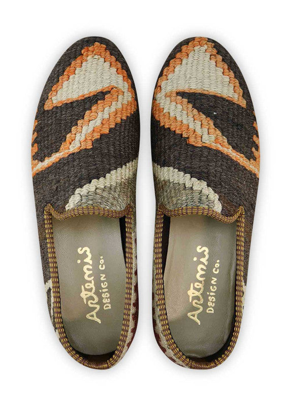 The Artemis Men's Loafers bring together a blend of modern sophistication with a color palette that features dark grey, grey, white, maroon, and orange. These loafers harmoniously merge the sleekness of dark grey and grey with the freshness of white, complemented by rich maroon and vibrant orange accents.  (Front View)