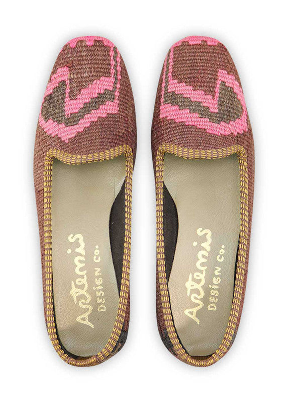 Artemis Design & Co Women's Loafers radiate sophistication with a refined color palette of pink, maroon, and black. These meticulously crafted loafers seamlessly blend soft and rich tones, creating a versatile and elegant footwear option. (Front View)