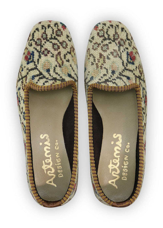 Artemis Design Co. Women's Loafers embody chic versatility with a sophisticated color palette of peach, black, grey, red, and khaki. Meticulously crafted, these loafers seamlessly blend warm and cool tones, creating a stylish and adaptable footwear option. The dynamic interplay of colors, from the soft peach to the classic black and grey, complemented by the bold red and khaki, adds a touch of modern flair. (Front View)