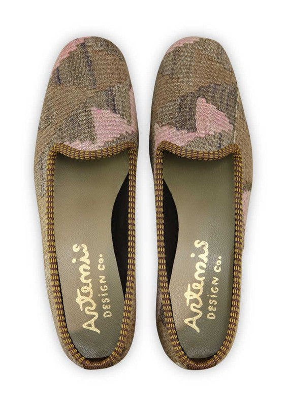 Artemis Design Co. Women's Loafers epitomize modern sophistication with a refined color palette of brown, pink, grey, and dark grey. Meticulously crafted, these loafers seamlessly blend warm and cool tones, creating a versatile and stylish footwear option. The dynamic interplay of colors, from the rich browns to the soft pinks and greys, accentuated by the dark grey, adds a touch of contemporary flair. (Front View)