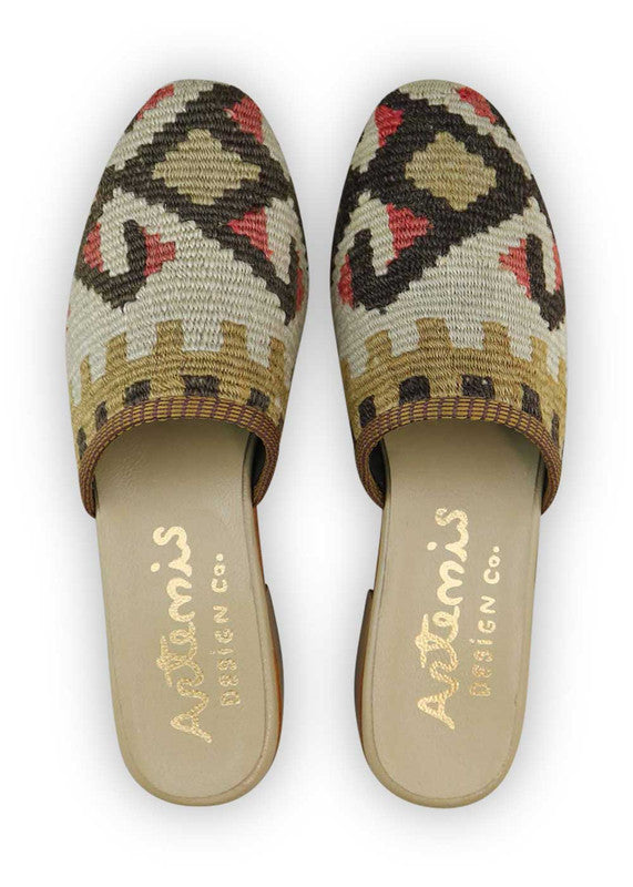 The Artemis Women's Slides present a warm and earthy color combination of red, brown, khaki, and off white. These slides feature a blend of rich and natural tones, creating a cozy and versatile look. Whether you're relaxing at home or stepping out for a casual occasion, these slides are the perfect choice. (Front View)
