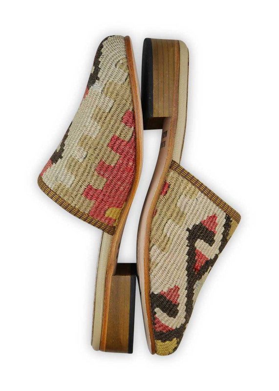The Artemis Women's Slides showcase a warm and earthy color combination of mustard, red, khaki, beige, and dark brown. These slides offer a cozy blend of rich and natural tones, creating a stylish and versatile look. Whether you're lounging indoors or enjoying a leisurely stroll, these slides are the perfect choice. (Side View)