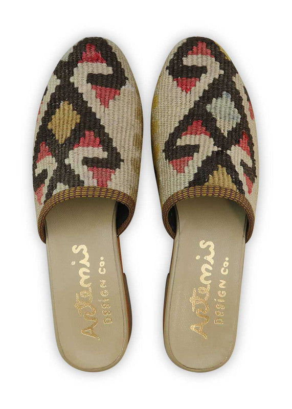 The Artemis Women's Slides showcase a warm and earthy color combination of mustard, red, khaki, beige, and dark brown. These slides offer a cozy blend of rich and natural tones, creating a stylish and versatile look. Whether you're lounging indoors or enjoying a leisurely stroll, these slides are the perfect choice. (Front View)