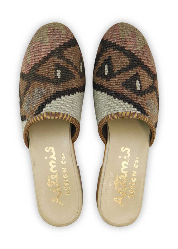 The Artemis Women's Slides showcase a sophisticated color combination of grey, brown, black, and lilac. These slides offer a balanced mix of neutral and soft tones, creating a versatile and stylish look. Whether you're running errands or meeting friends for a casual gathering, these slides are the perfect choice. (Front View)
