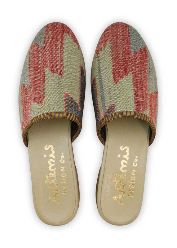 The Artemis Women's Slides feature a sophisticated color combination of grey, red, pink, and dark grey. These slides offer a harmonious blend of neutral and vibrant tones, creating a stylish and versatile look. Whether you're strolling around town or enjoying a casual outing, these slides are the perfect choice. (Front View)
