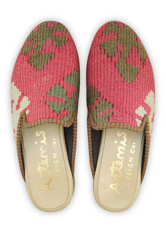 The Artemis Design& Co Women's Slippers in the red, green, and white color combination are a fashionable and comfortable choice for women. Made with high-quality materials and attention to detail, these slippers offer durability and long-lasting comfort. (Front View)