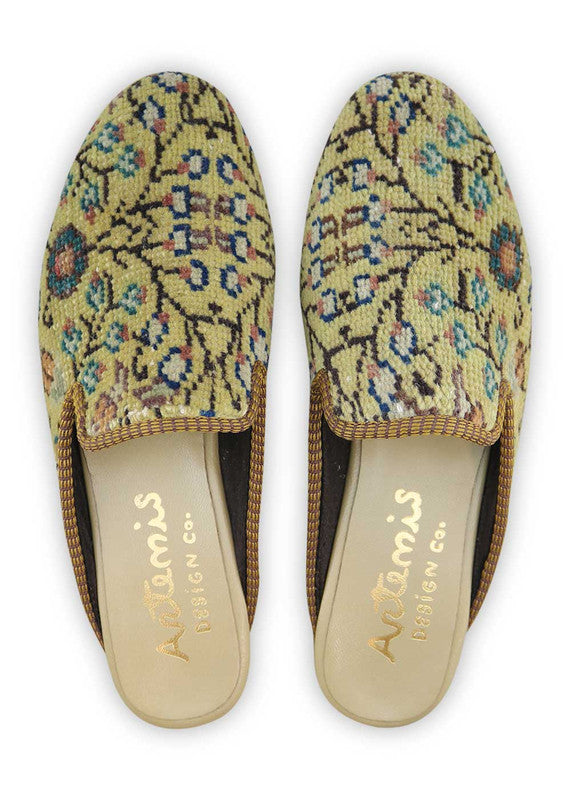 The Artemis Women's Slippers embody a sophisticated blend of colors, featuring khaki, blue, white, black, and peach. These slippers seamlessly merge the natural charm of khaki with the calming tones of blue and white, complemented by the classic appeal of black and the softness of peach.  (Front View)