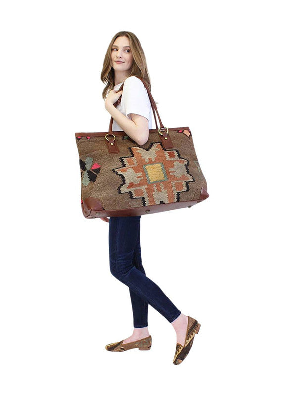kilim-weekender-bag-on-model-short-strap