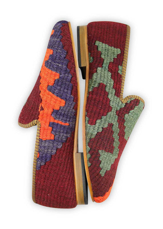 The rich maroon hue exudes sophistication and elegance, while the vibrant orange adds a pop of energy and zest. The blue brings a cool and refreshing touch, perfectly complemented by the natural and earthy green. (Side View)