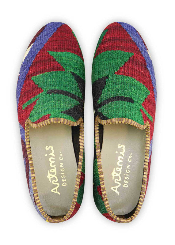 Introducing Artemis Shoes' men's loafers, a captivating blend of colors that redefine fashion with a unique touch.  The red and green combination creates a dynamic contrast,the black and blue duo presents a sophisticated harmony, Meanwhile, the yellow and white pairing embodies a vibrant spirit and pure sophistication. With Artemis Shoes' color combination loafers, you can make a bold statement while embracing the versatility of these meticulously crafted shoes. (Front View)
