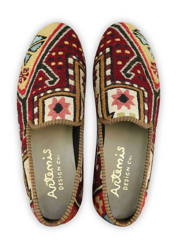 Artemis Shoes presents its men's loafers with a captivating color combination. The clean white offers a classic and versatile look, while the pink adds a subtle and stylish touch. The black provides a sleek and timeless element, complemented by the rich maroon for a hint of sophistication. The khaki hue adds an earthy and refined touch, while the sky blue injects a refreshing and cool vibe. (Front View)