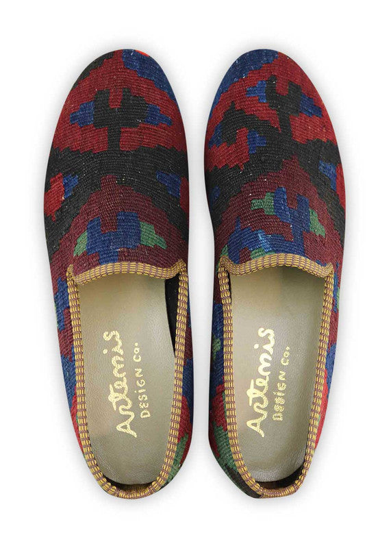 mens-loafers-MLF130-K0110Artemis Shoes presents its men's loafers, showcasing a captivating color combination. The vibrant red-orange adds a fiery touch, while the royal blue brings a regal and sophisticated element. The rich maroon exudes a sense of timeless elegance, complemented by the sleek black that offers a versatile and polished look. Finally, the refreshing green adds a pop of nature-inspired charm. (Front View)