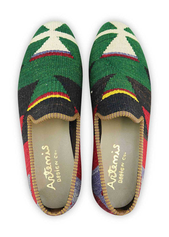 Introducing Artemis Shoes' men's loafers, a captivating blend of colors that redefine fashion with a unique touch.  The red and green combination creates a dynamic contrast,the black and blue duo presents a sophisticated harmony, Meanwhile, the yellow and white pairing embodies a vibrant spirit and pure sophistication. With Artemis Shoes' color combination loafers, you can make a bold statement while embracing the versatility of these meticulously crafted shoes. (Front View)