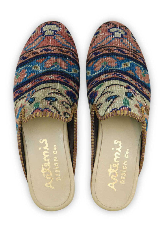 The Artemis Men's Slippers feature a harmonious color combination of peach, blue, black, khaki, and white. These slippers offer a balanced mix of bold and neutral tones, creating a stylish and versatile look. Whether you're unwinding at home or stepping out for a casual outing, these slippers are the perfect choice. (Front View)