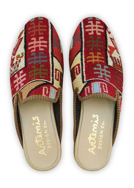 The Artemis Men's Slippers feature a captivating color combination of red, white, brown, grey, khaki, peach, and pink. These slippers offer a lively and diverse mix of tones, creating a stylish and versatile look. Whether you're unwinding at home or stepping out for a casual outing, these slippers are the perfect choice. (Front View)