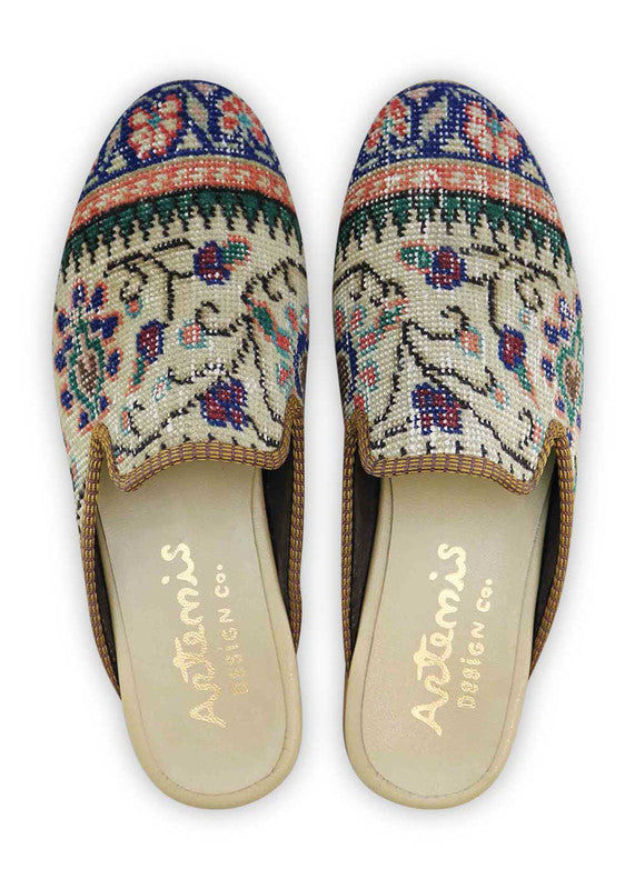 The Artemis Men's Slippers feature a harmonious color combination of blue, peach, white, green, and violet. These slippers offer a balanced blend of cool and warm tones, creating a stylish and versatile look. ( Front View)