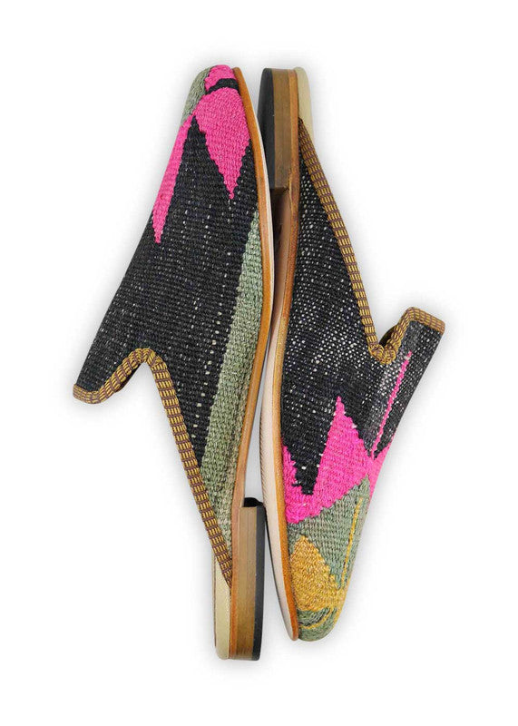 These slippers feature an eye-catching color combination of mustard, grey, fuschia, and black. The kilim-inspired design adds a touch of uniqueness and sophistication to your look. (Side View)